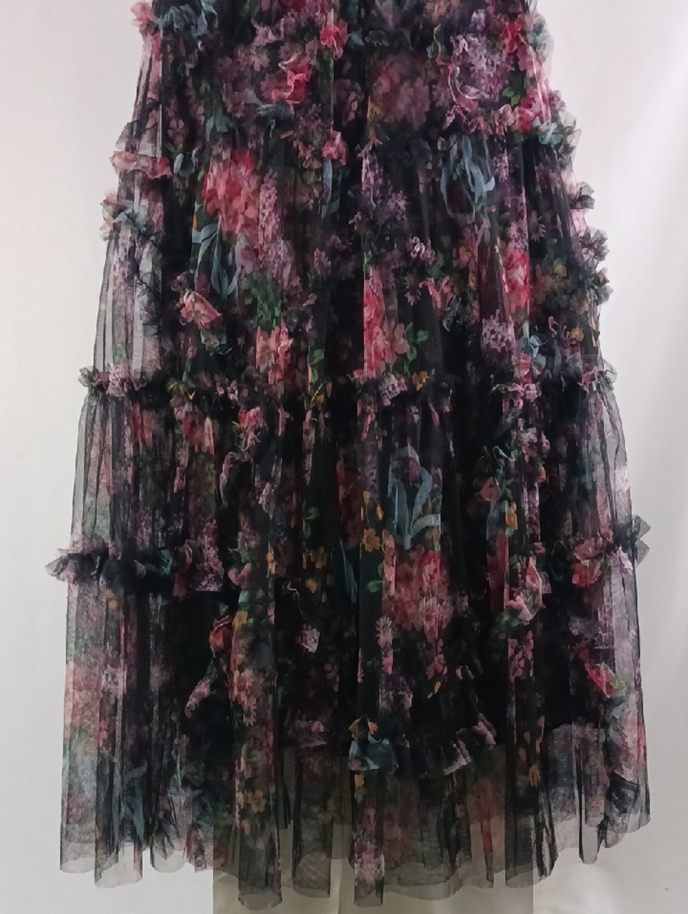 AMINA GLAM FLORAL RUFFLE DRESS. - Picture 8 of 11